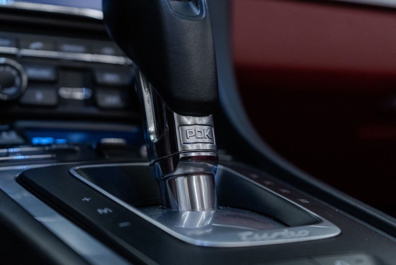 بورش 911 2015 Porsche 911 Turbo Convertible, Fully Loaded, Excellent Condition, GCC Spec