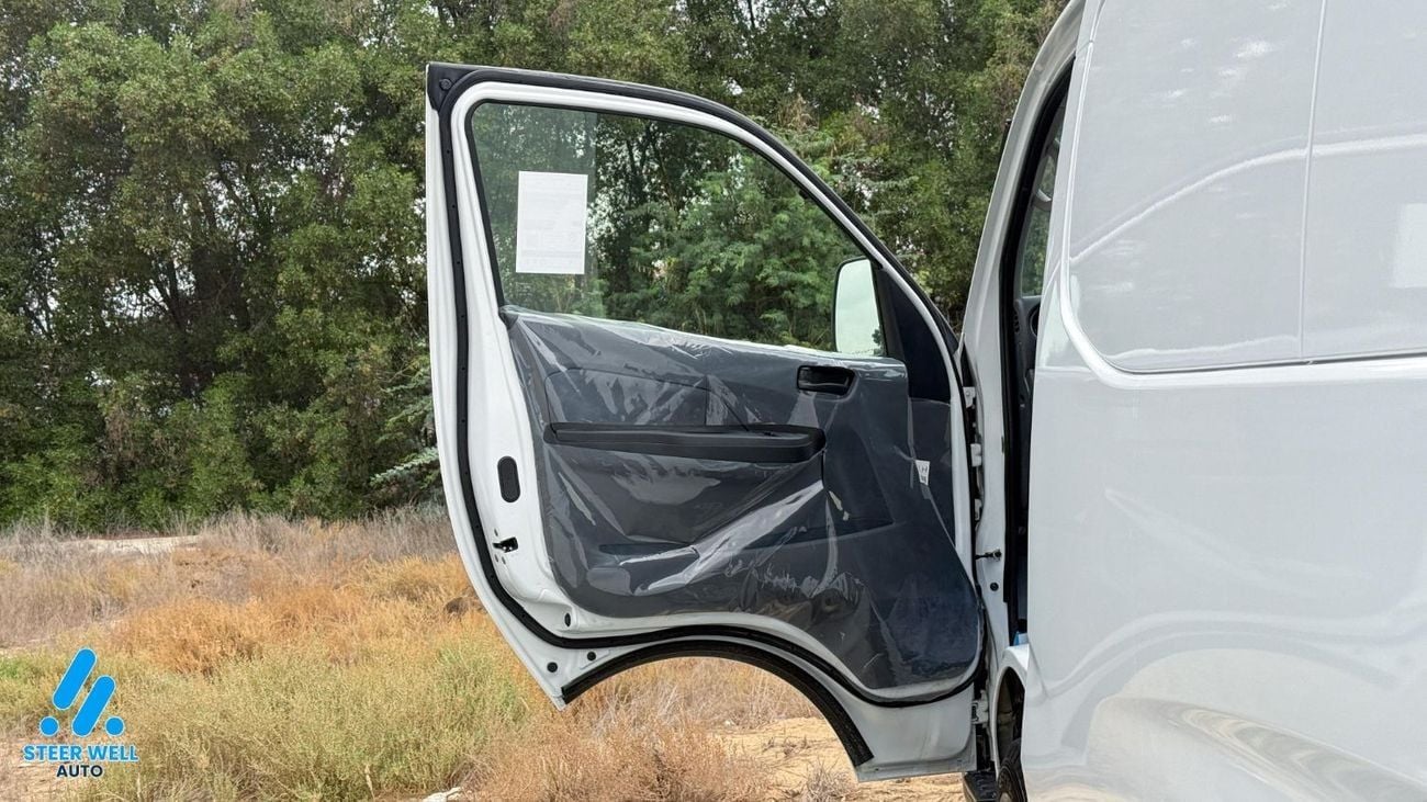 نيسان أورفان 3-Seater Automatic (4-Door)