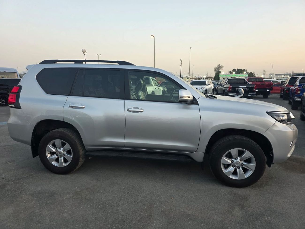 Toyota Prado Toyota prado 2023model 2.8 Diesel engine Colour sliver Transmission Transmission Automatic Interior.