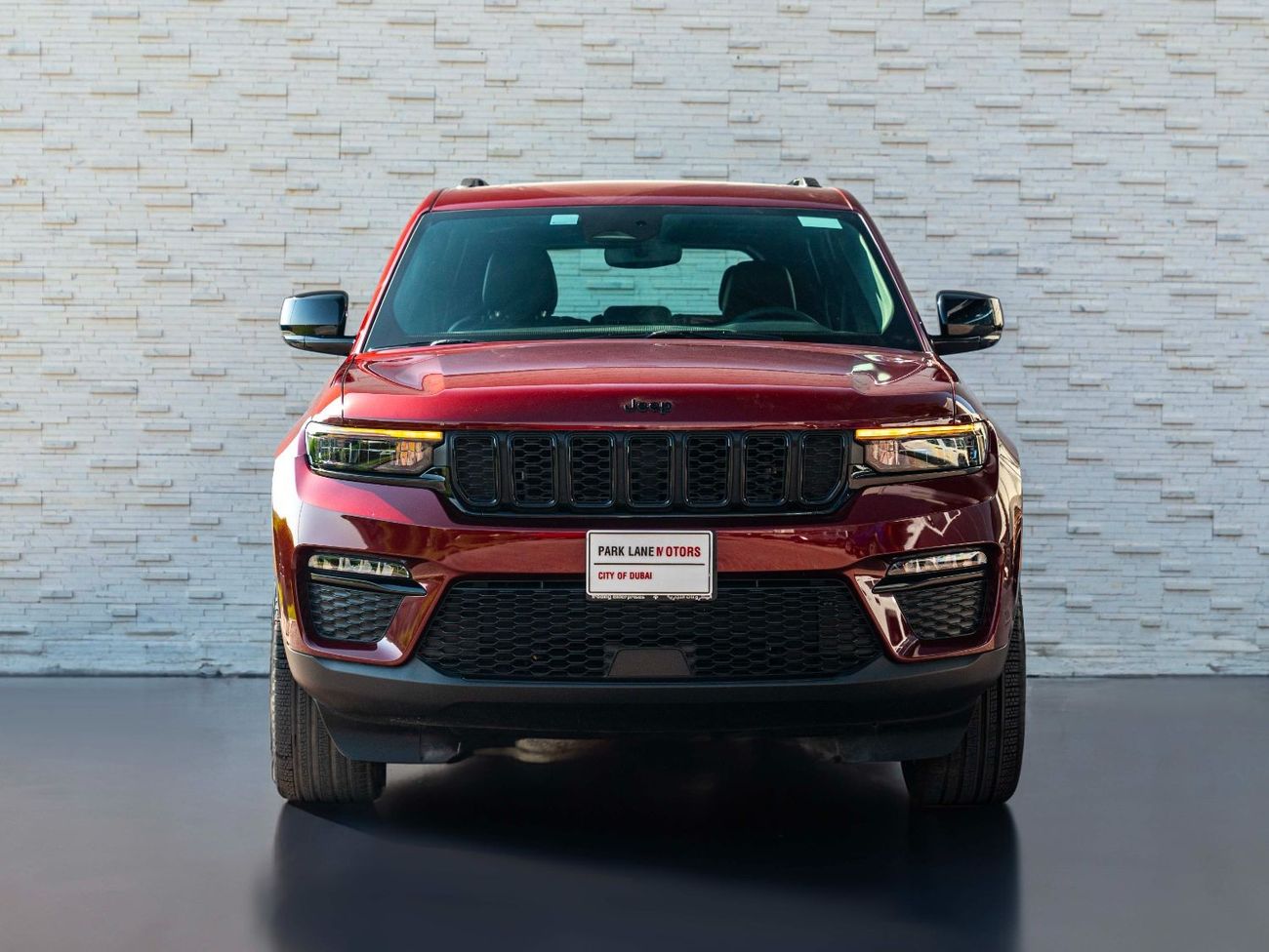 جيب جراند شيروكي AED 3,460 PM • BRAND NEW GRAND CHEROKEE ALTITUDE • BLACK PACK • OFFICIAL JEEP WARRANTY • NEW SHAPE