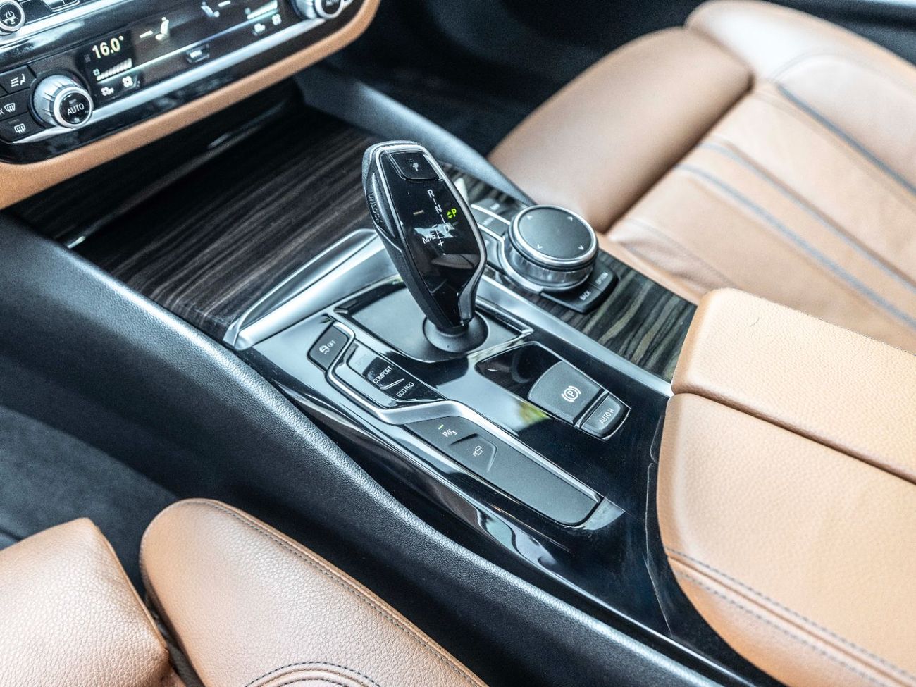 بي أم دبليو 530i Exclusive Luxury 2.0L