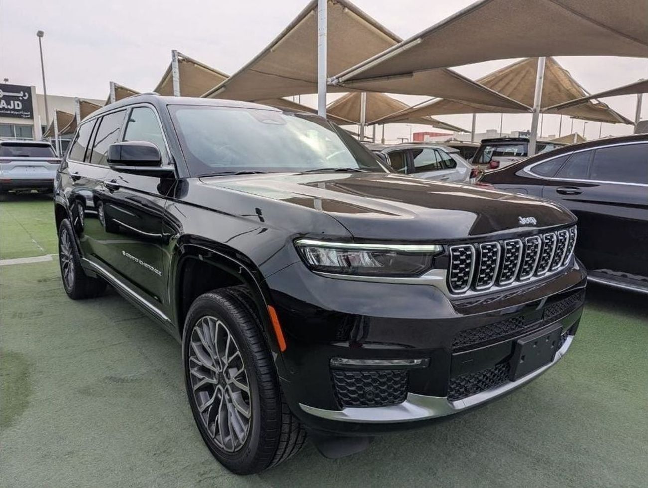 جيب جراند شيروكي Summit Reserve 5.7L JEEP GRAND CHEROKEE SUMMIT 2024 V8 engine 5.7L zero kilometer American clean car