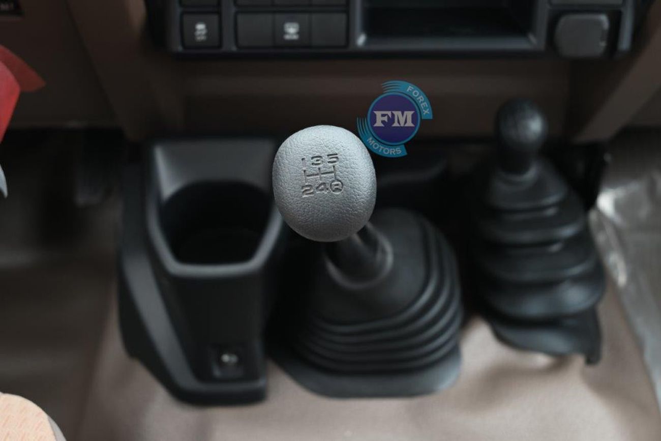 تويوتا لاند كروزر 70 2.8L Diesel 9 Seater 4WD Manual Euro 4