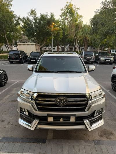 Toyota Land Cruiser VXR 5.7 V8 Grand Touring Edition
