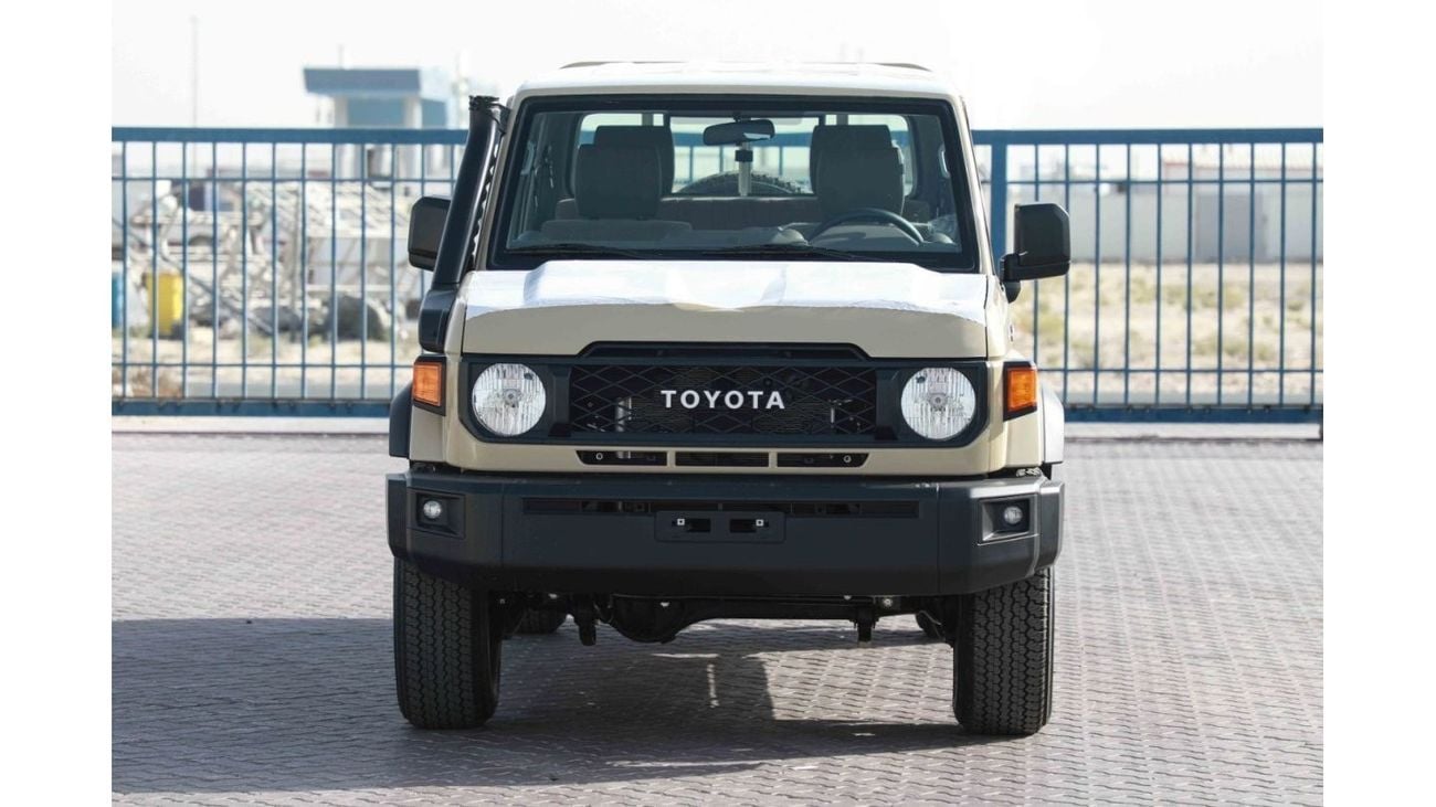 تويوتا لاند كروزر بيك آب 2024 Toyota LC79 4X4 Double Cab 4.5 V8 - بيج من الداخل بيج | للتصدير فقط