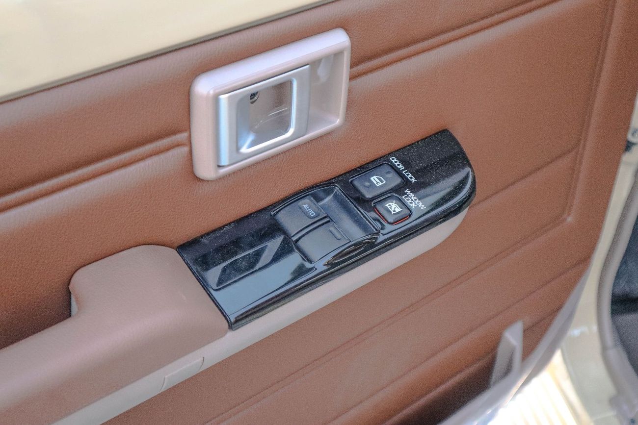 تويوتا لاند كروزر بيك آب Std 4.0L Single Cab Utility AWD