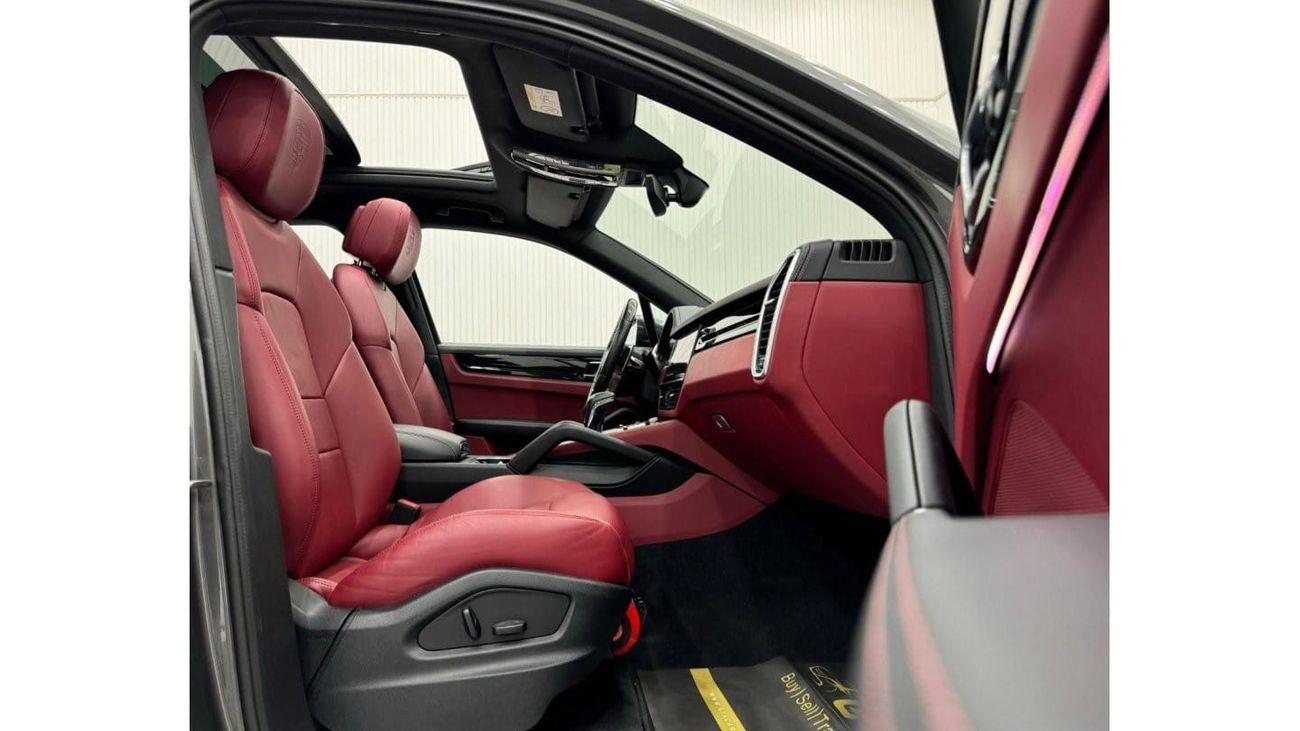 Porsche Cayenne 2022 Porsche Cayenne, Jan 2025 Porsche Warranty+ Jan2028 Service Contract, Full Service History, GCC