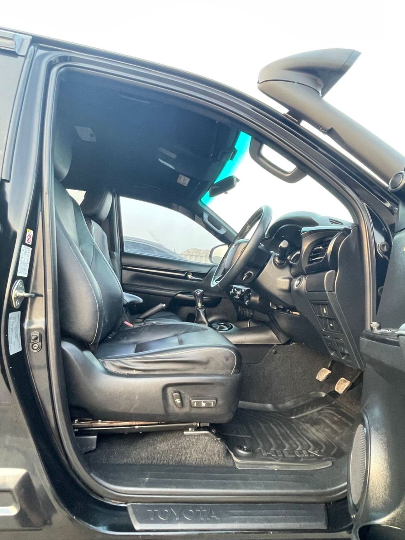 Toyota Hilux RIGHT HAND VEHICLE ONLY FOR EXPORT MT