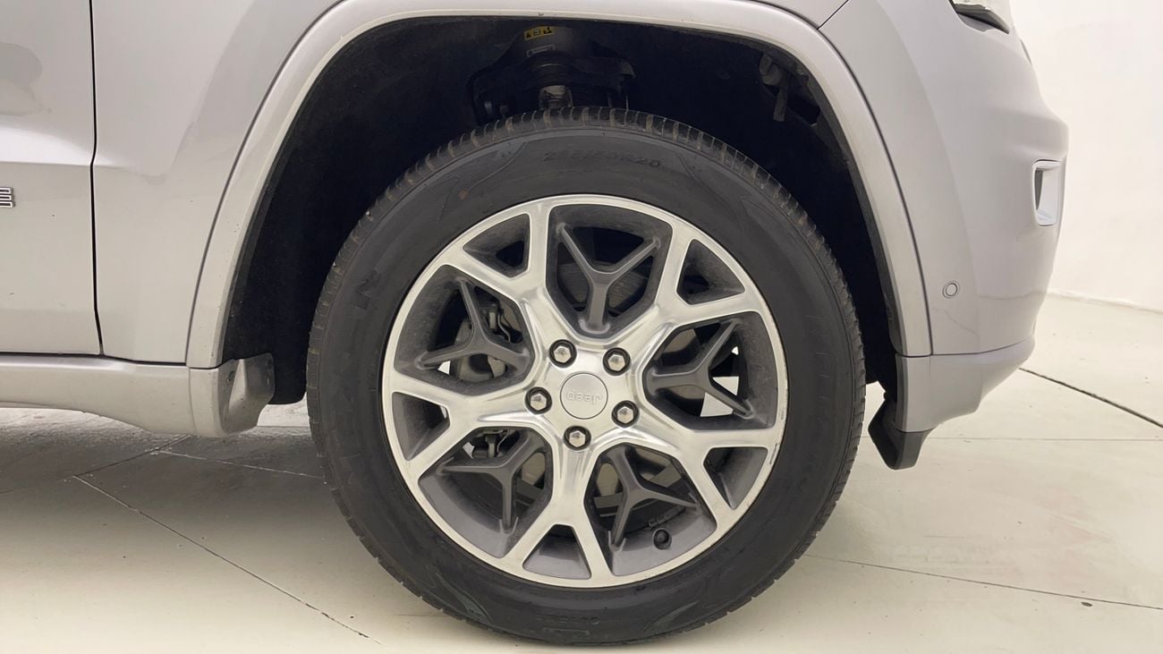 جيب جراند شيروكي OVERLAND 5.7 | بدون دفعة مقدمة | اختبار القيادة في المنزل