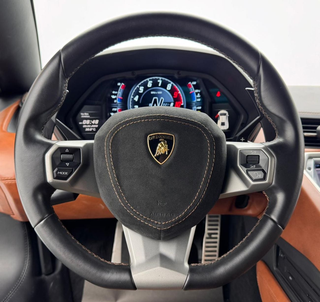 Lamborghini Aventador 2017 Lamborghini Aventador S Roadster, Lamborghini Service History, Excellent Condition, GCC