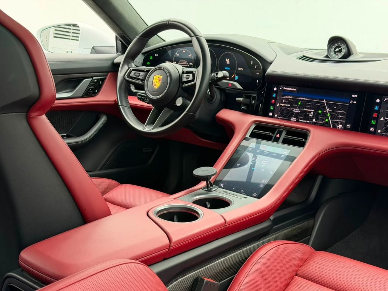 بورش تايكان TURBO