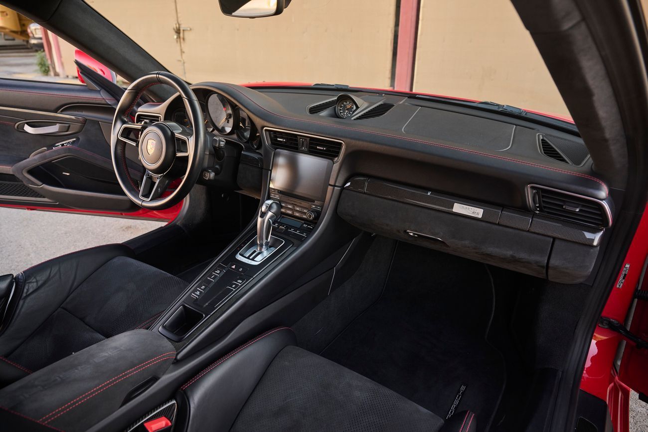 بورش 911 بورشه GT3 RS - Weissach  بورشه 911 GT3 RS مميزة جدًا مع الحزمة النادرة والمطلوبة "Weissach". في الجي