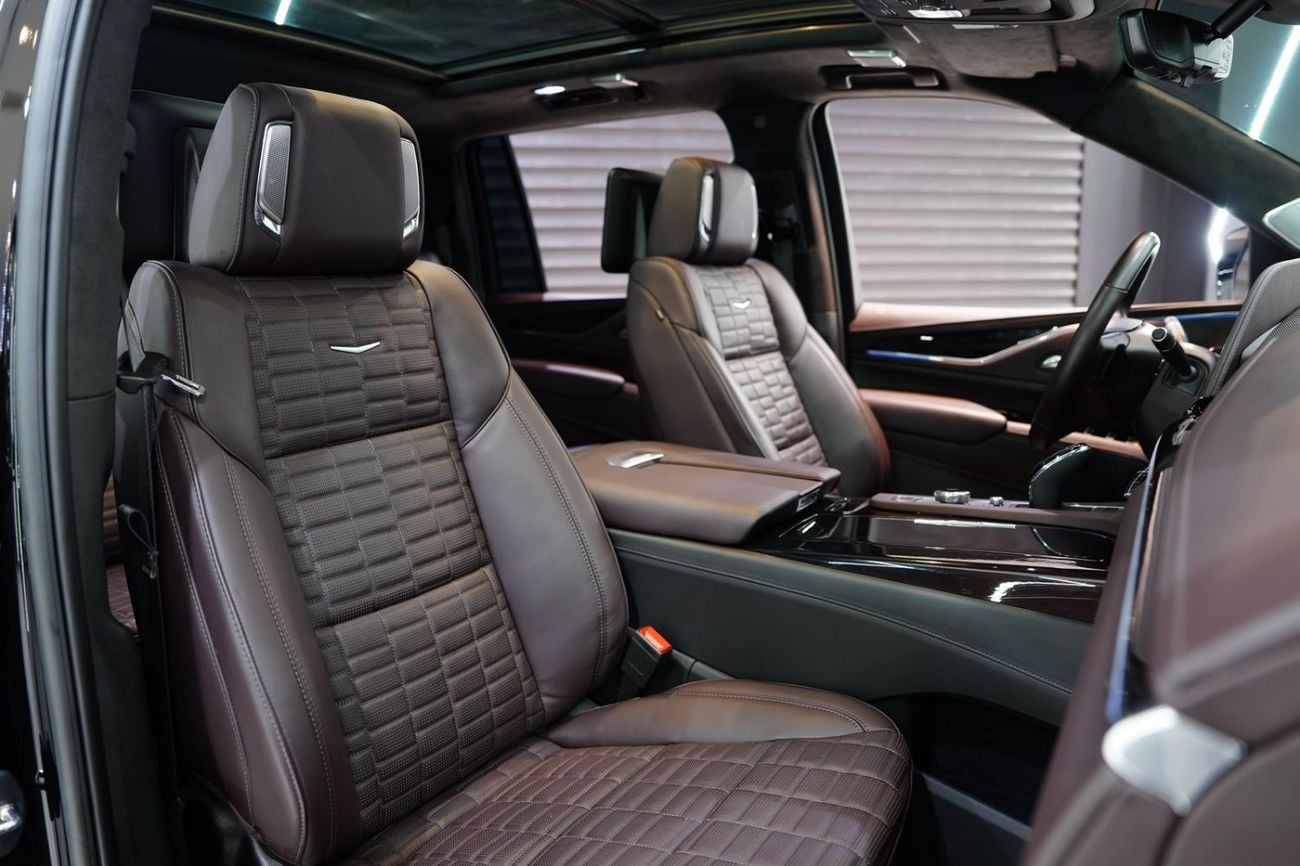 Cadillac Escalade SPORT PLATINUM 2023 Cadillac Escalade ESV Sport Platinum, Rear Entertainment Display, Dealer Warr + Serv!!