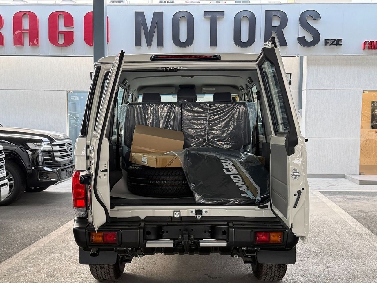 Toyota Land Cruiser 70 GDJ 76 2.8 DIESEL M/T **التصدير فقط خارج الخليج***