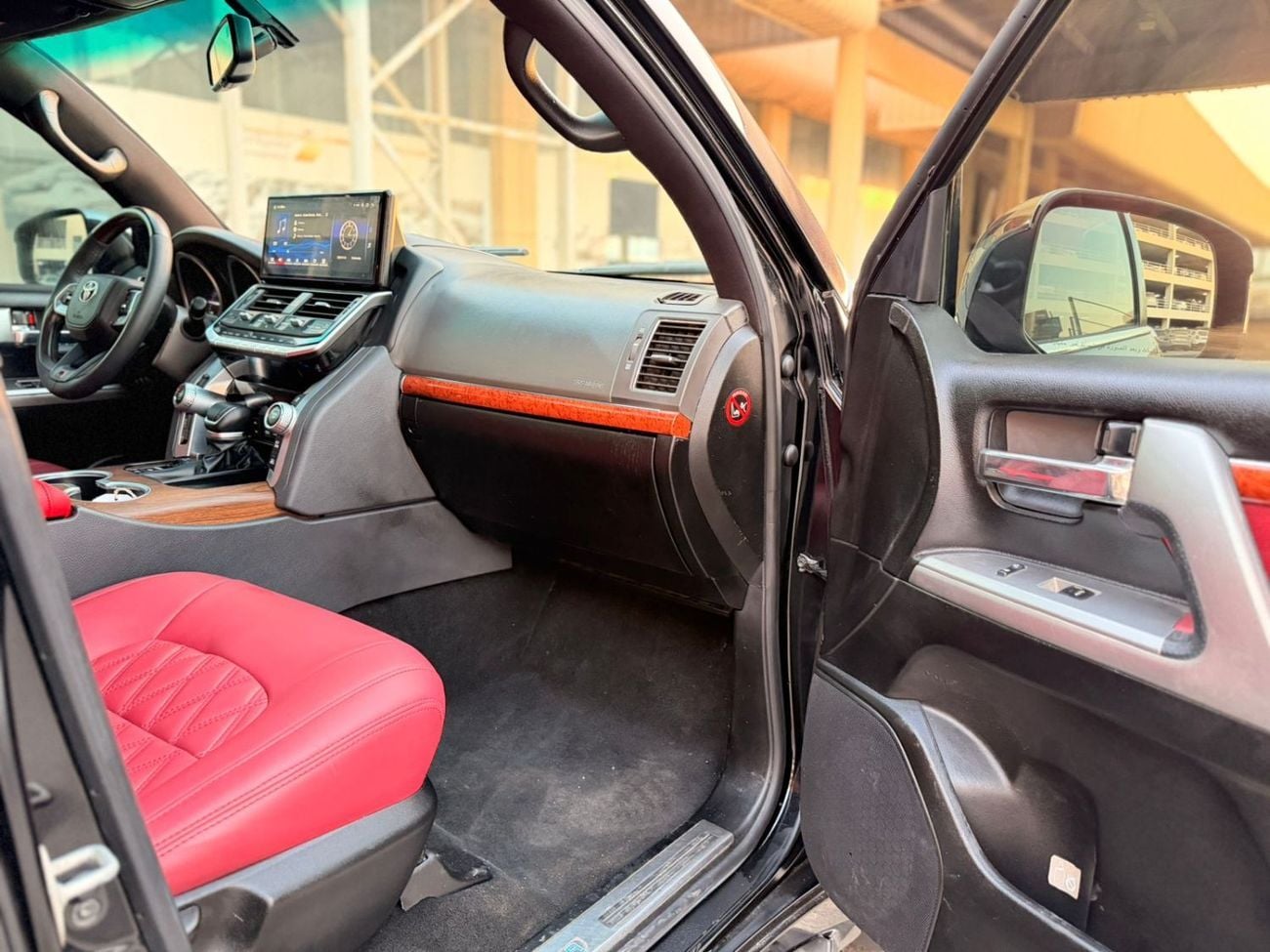 Toyota Land Cruiser GXR LANDCRUISER 2018 UPGRADE 2024 V8 LHD PETROL FULL OPTION GCC