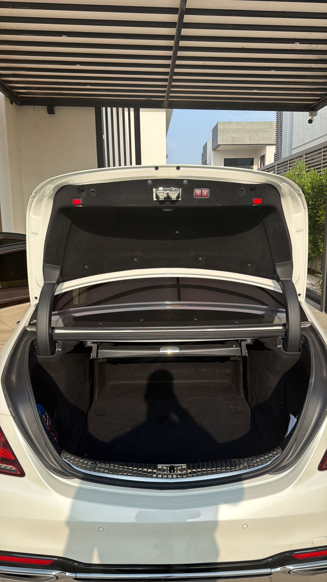 مرسيدس بنز S 560 Std 4.0L (463 HP)