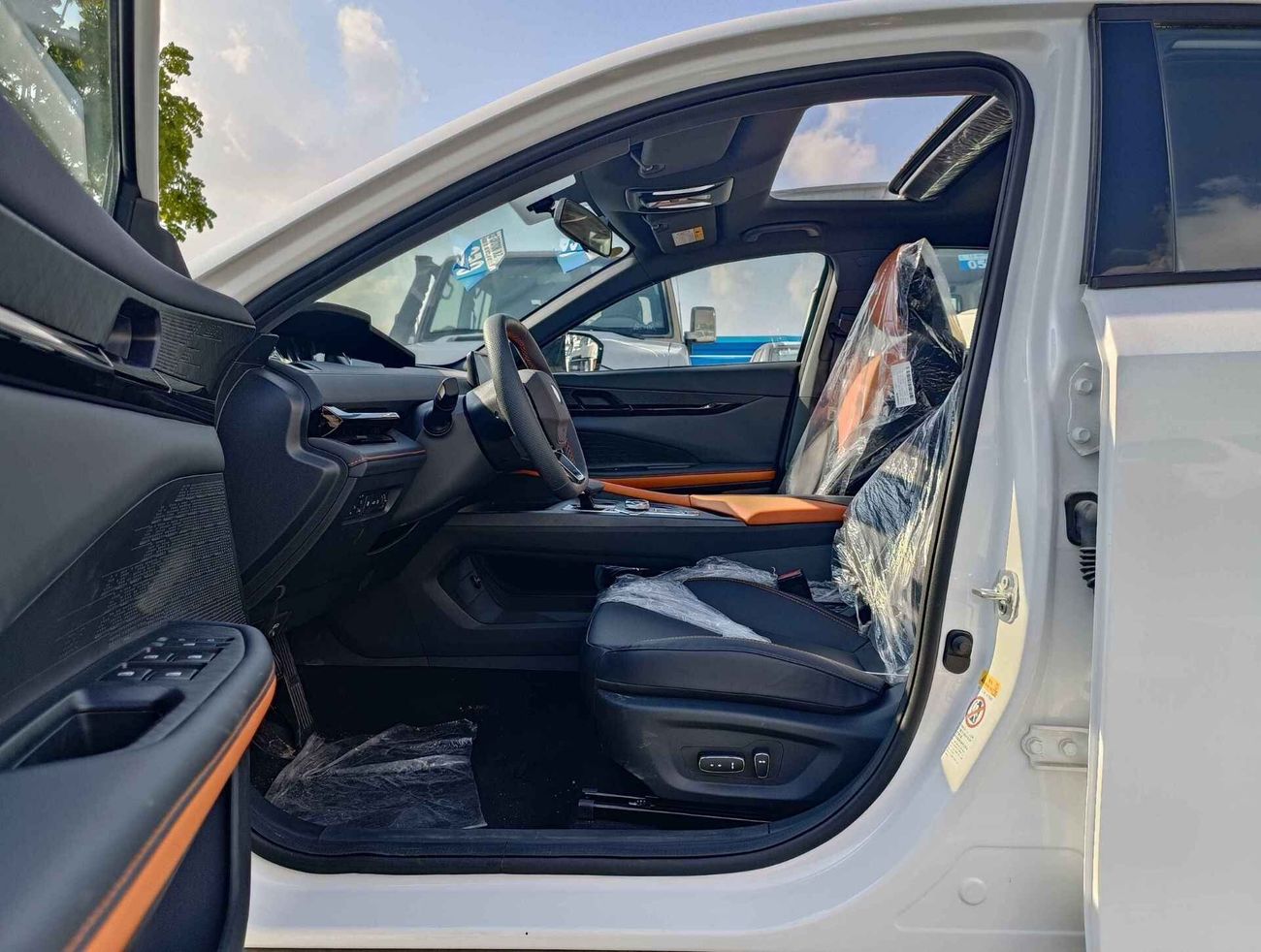 Changan Uni V Hybrid /1.5L V4 / Power Seats With Leather / Openable Sunroof / 360*Camera (CODE# UNIV15B)