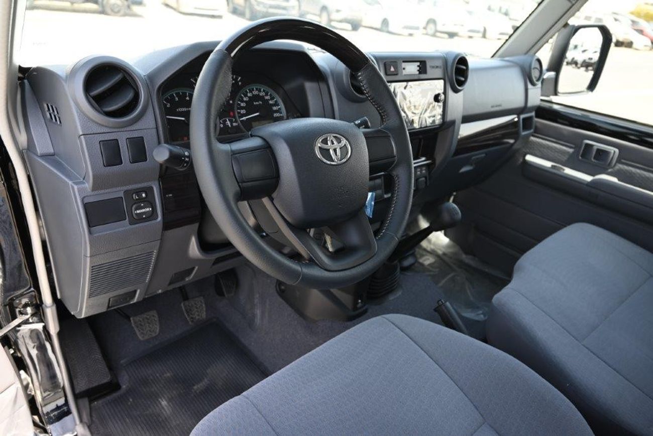 تويوتا لاند كروزر 70 2024 TOYOTA LAND CRUISER 76 HARDTOP 4.0L 4WD 6-SEATER MT