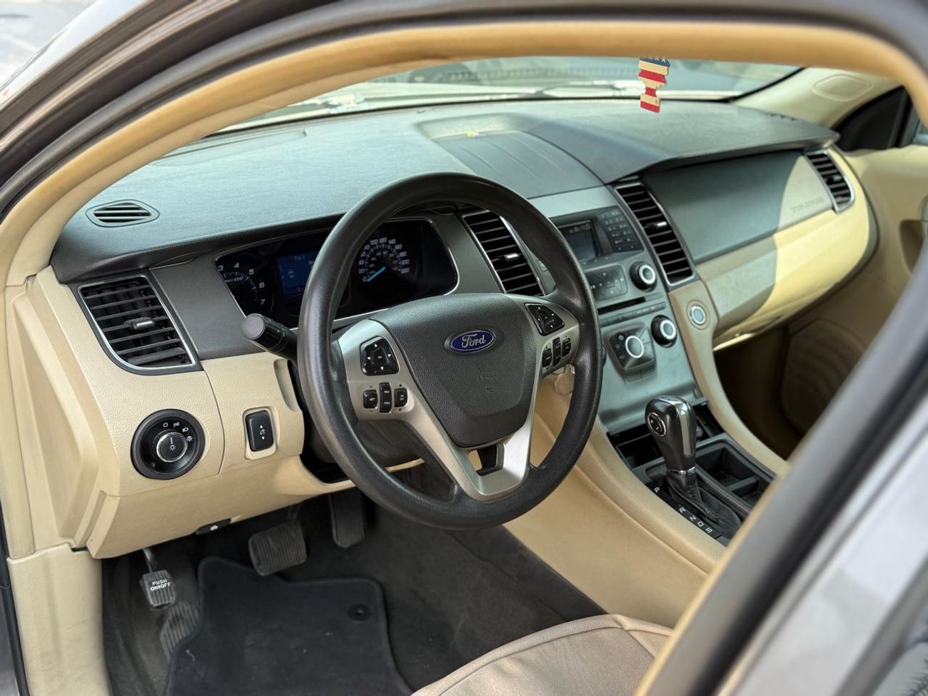 Ford Taurus 2013 FORD TAURUS GCC WELL MAINTAINED ONE OWNER