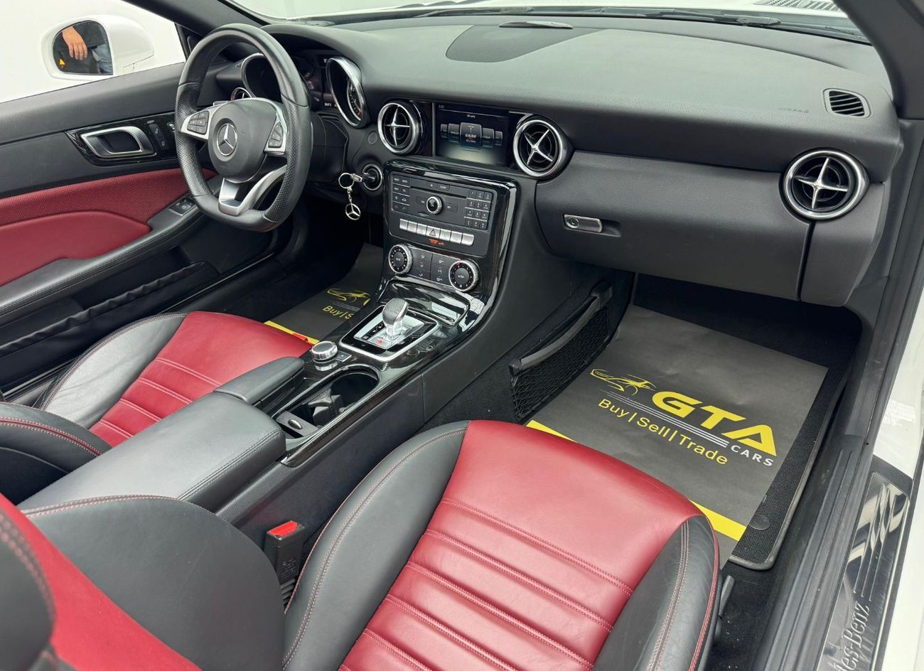 Mercedes-Benz SLC 200 Std 2.0L 2017 Mercedes-Benz SLC 200 Roadster, Full Service History, GCC