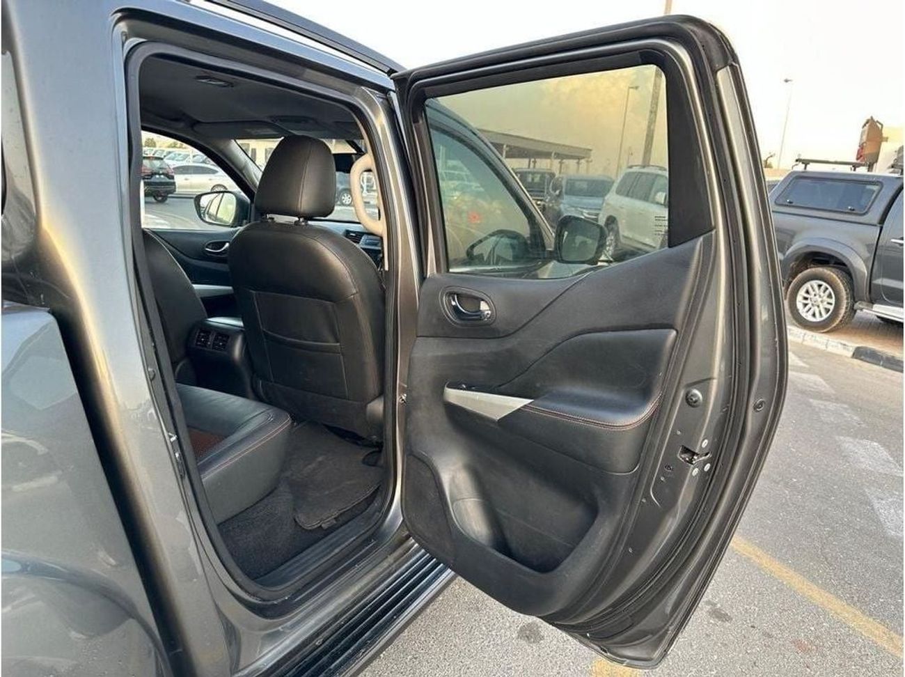 نيسان نافارا DIESEL 2.3 LITER ,RIGHT HAND DRIVE ,2019 MODEL ,ONLY FOR EXPORT