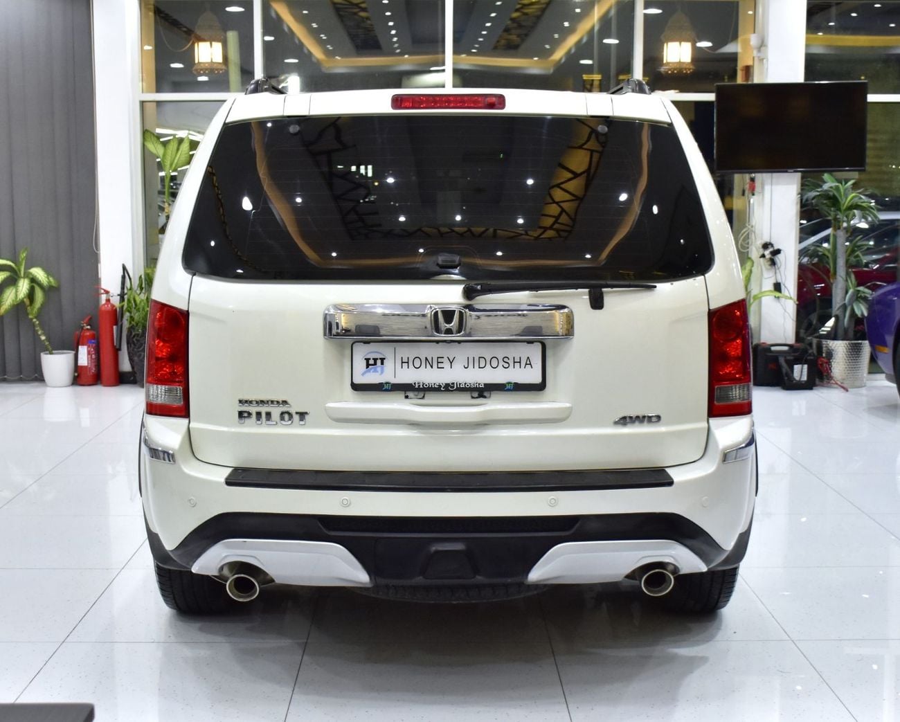 Honda Pilot EXCELLENT DEAL for our Honda Pilot 4WD ( 2015 Model ) in White Color GCC Specs