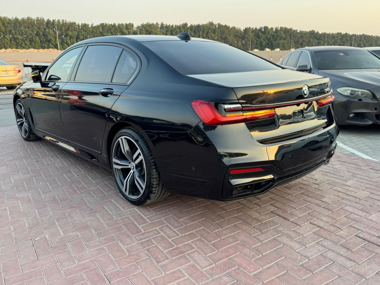 بي أم دبليو 750Li Luxury M Sport Package 4.4L