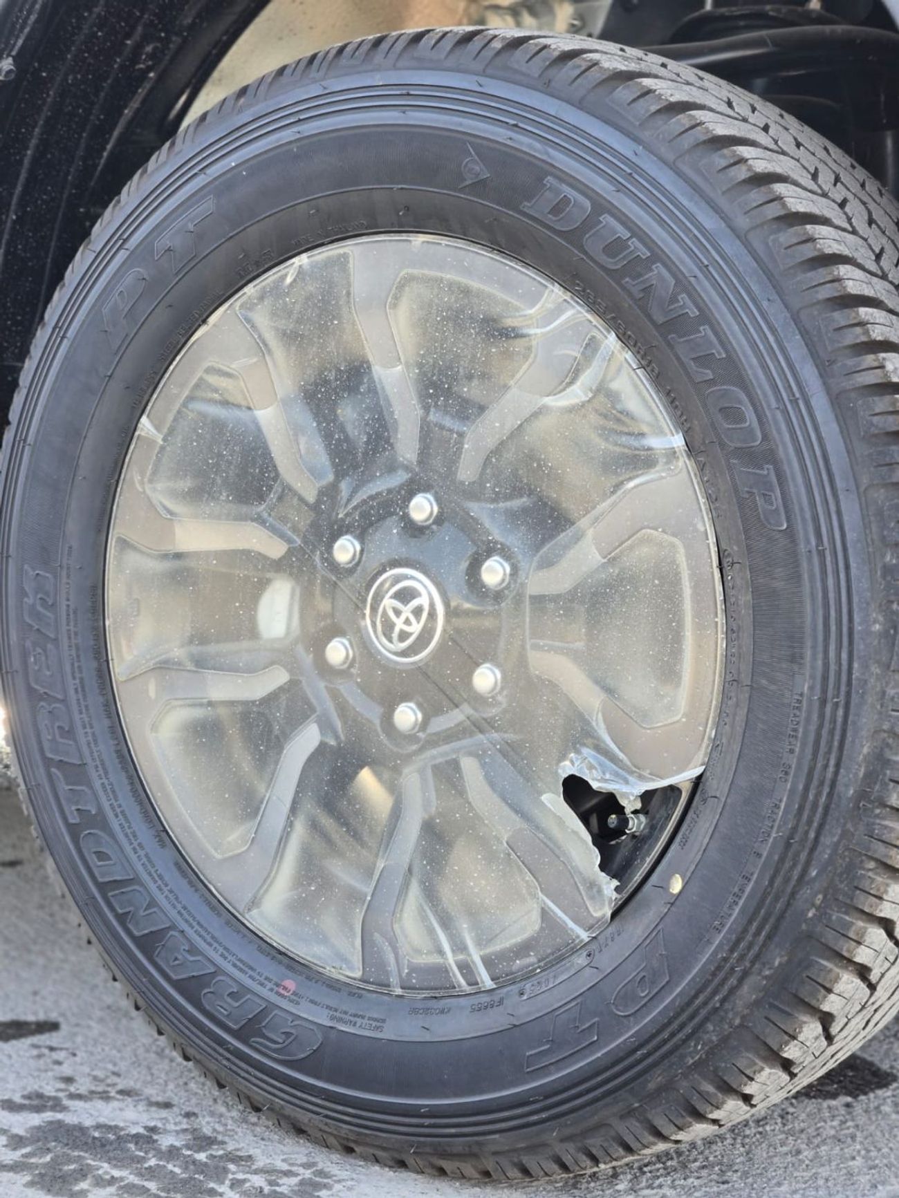 Toyota Hilux ADVENTURE 4.0L V6 A/T FULL OPTION DOUBLE CABIN PICKUP