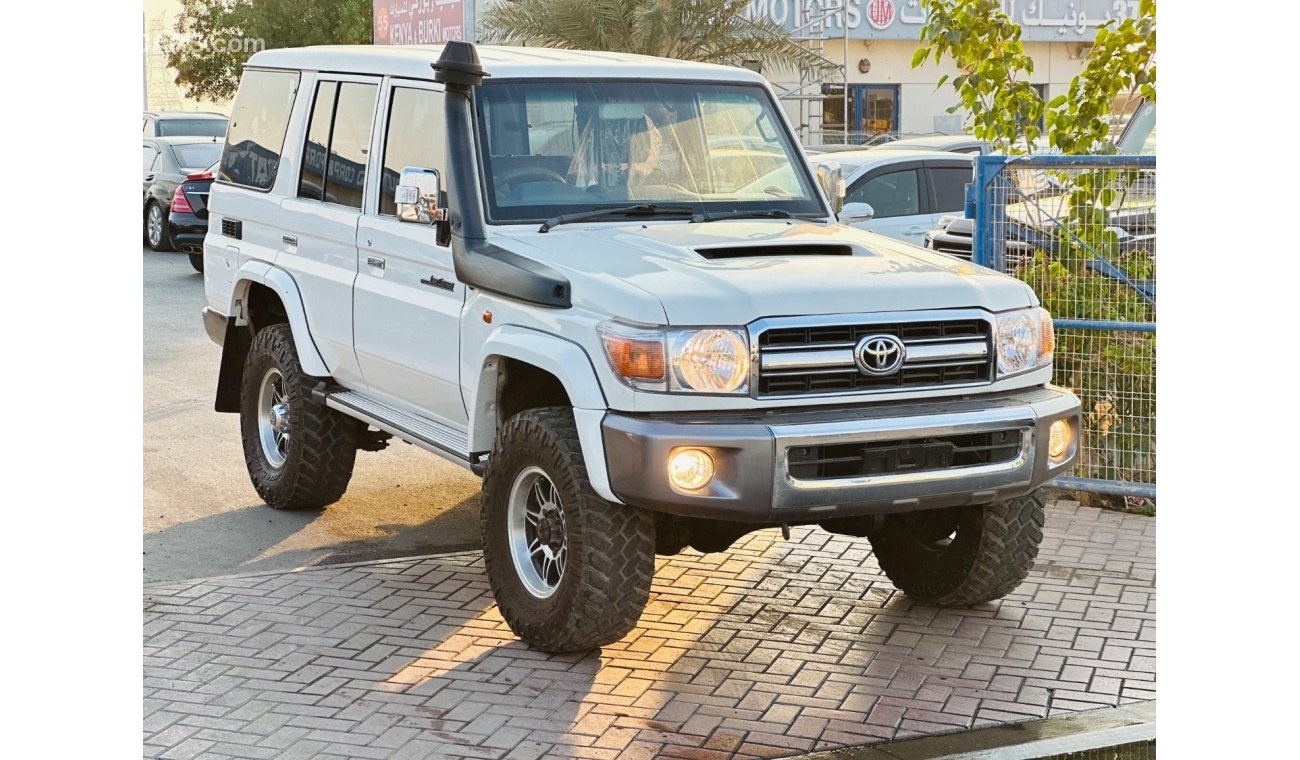 Toyota Land Cruiser Hard Top