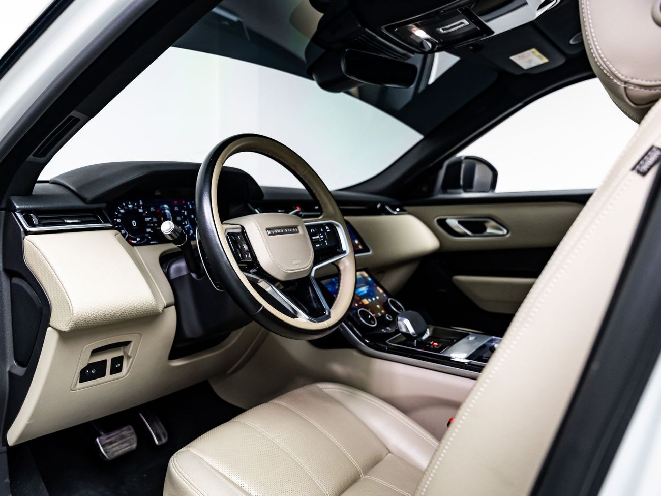 Land Rover Range Rover Velar P250 R-Dynamic SE 2.0L 2022 Range Rover Velar R-Dynamic SE P250, 2027 Land Rover Warranty, Full Serv