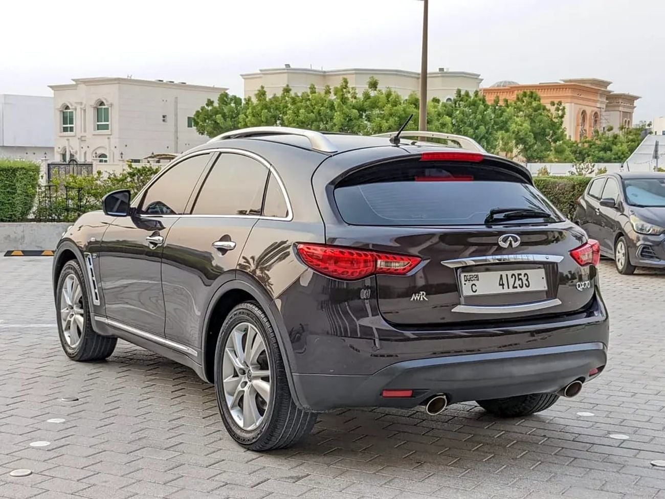 إنفينيتي QX70 LUXURY