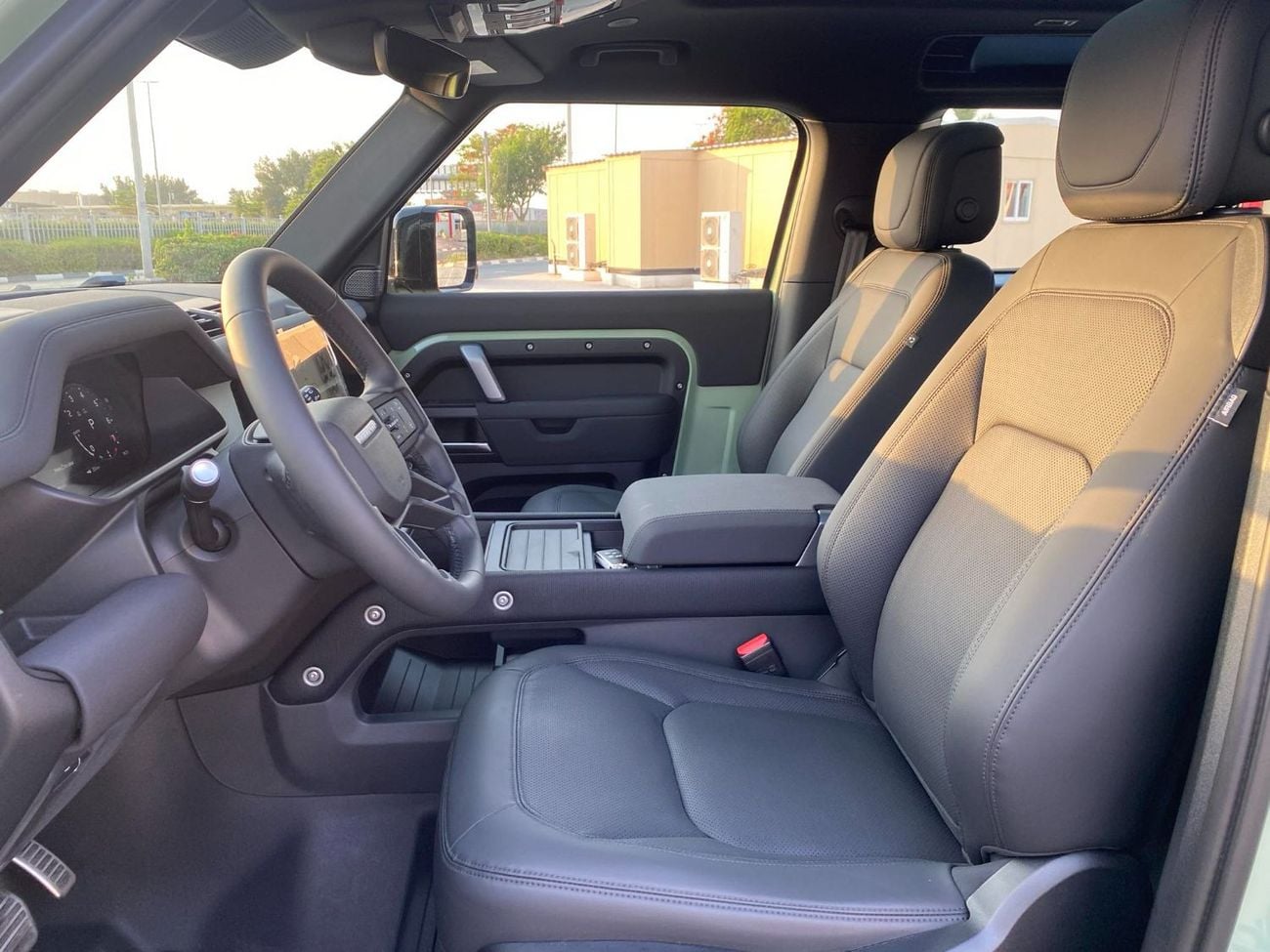 لاند روفر ديفندر P400 90 HSE 3.0L (5 Seater)