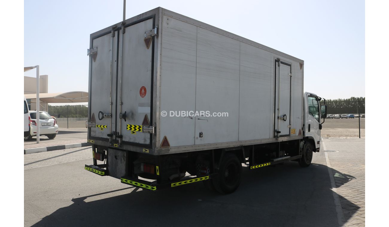 Isuzu NPR CHILLER TRUCK WITH INSULATED BOX WITH GCC SPECS 2015