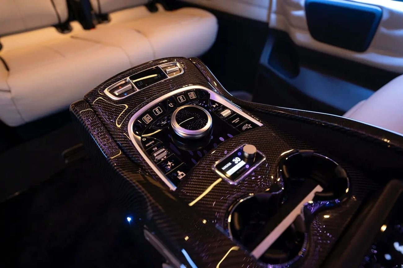 مرسيدس بنز V 300 ARRIVAL MODEL VIP MERCEDES GCC V300 with ADDITIONAL REAR AC - 2 Years Warranty by VLINE