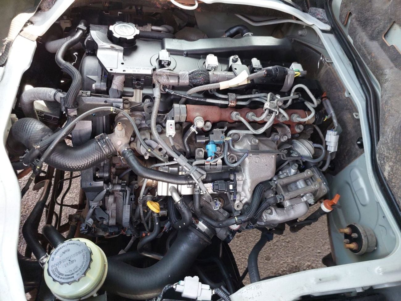 تويوتا هاياس (RAMADAN OFFER) TOYOTA HIACE COMMUTER VAN RHD 2018 MODEL 3.0 L DIESEL AUTOMATIC(PM36021)