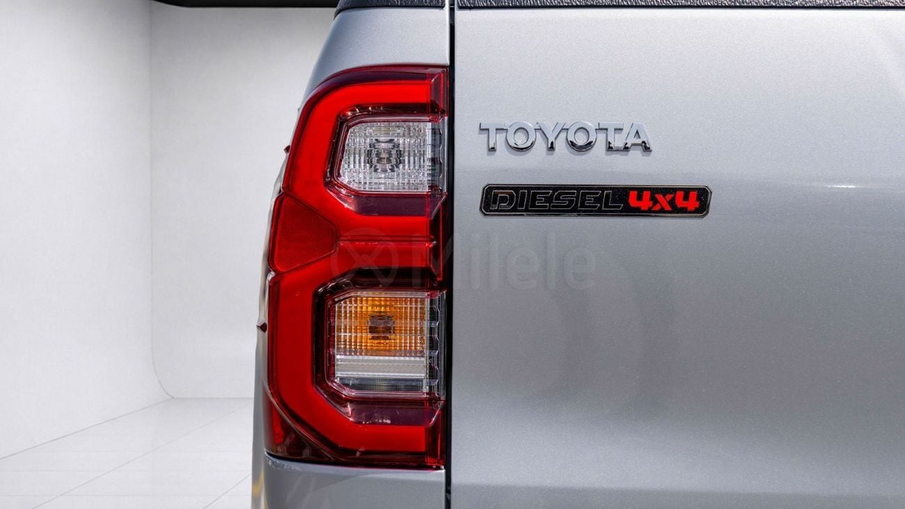Toyota Hilux  HILUX DC 2.8 DIESEL MHEV AT 4WD | 2-YEAR WARRANTY + SERVICE AVAILABLE | IN-HOUSE FINANCING | 0% DOWN