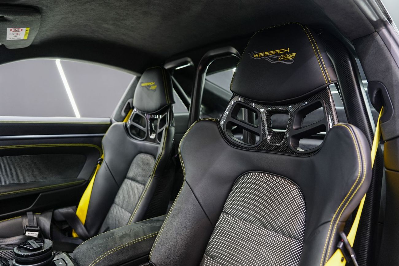 Porsche 911 GT3 RS 4.0L (520 HP) Coupe Weissach Package, Full Carbon, Ceramic Brakes, Lift System, Al Nabooda Wa