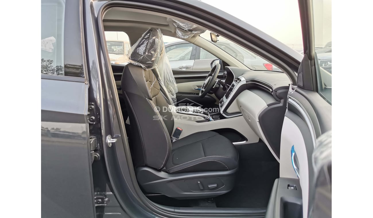 Hyundai Tucson 1.6L, 19" Rims, LED Headlights, Fabric Seats, Front & Rear A/C, DVD, Rear Camera (CODE # HTS12)