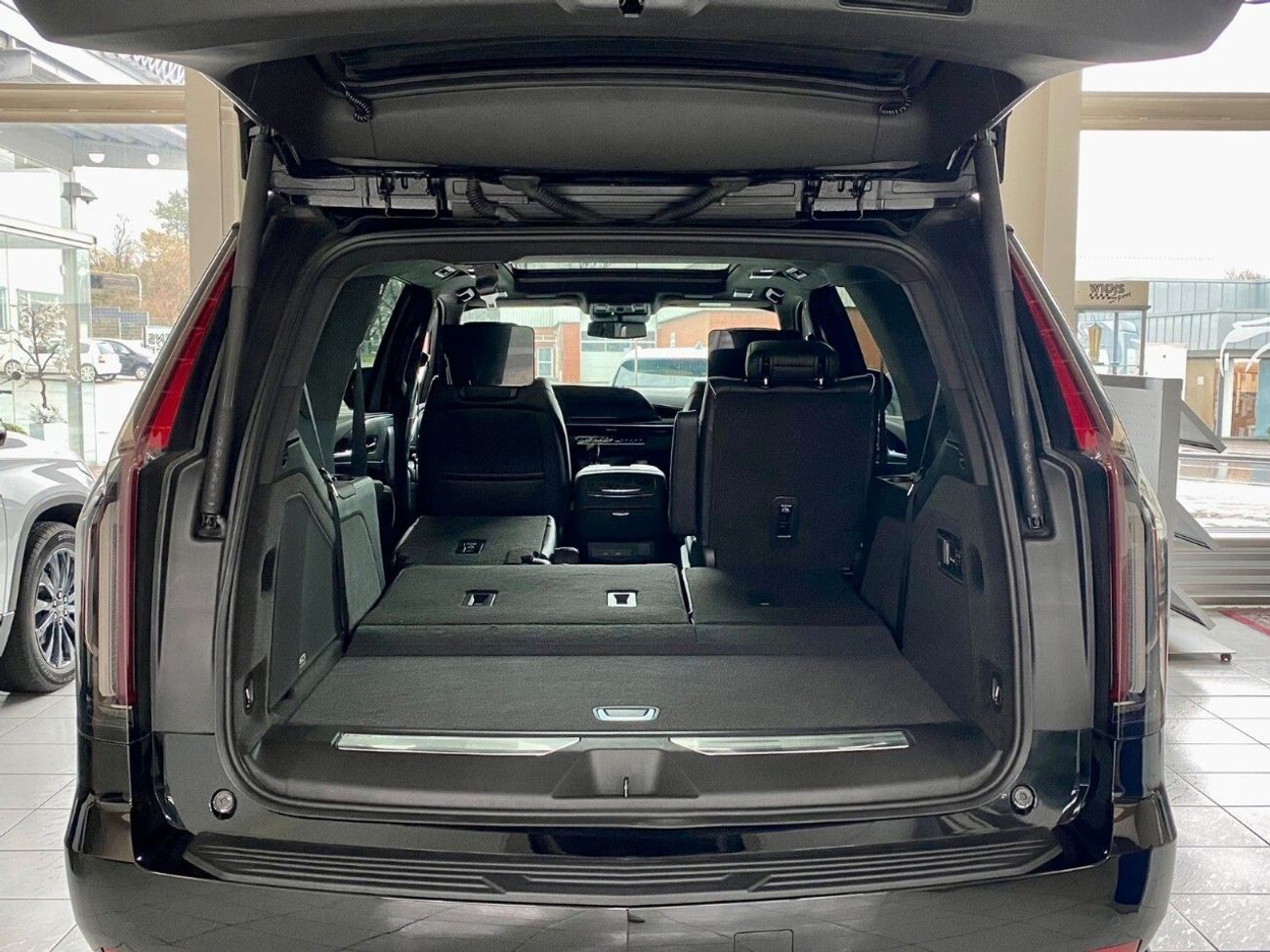 Cadillac Escalade SUV Sport Platinum VIP Seat, 4WD 6.2L, 2023, 0Km, (PRE-ORDER)