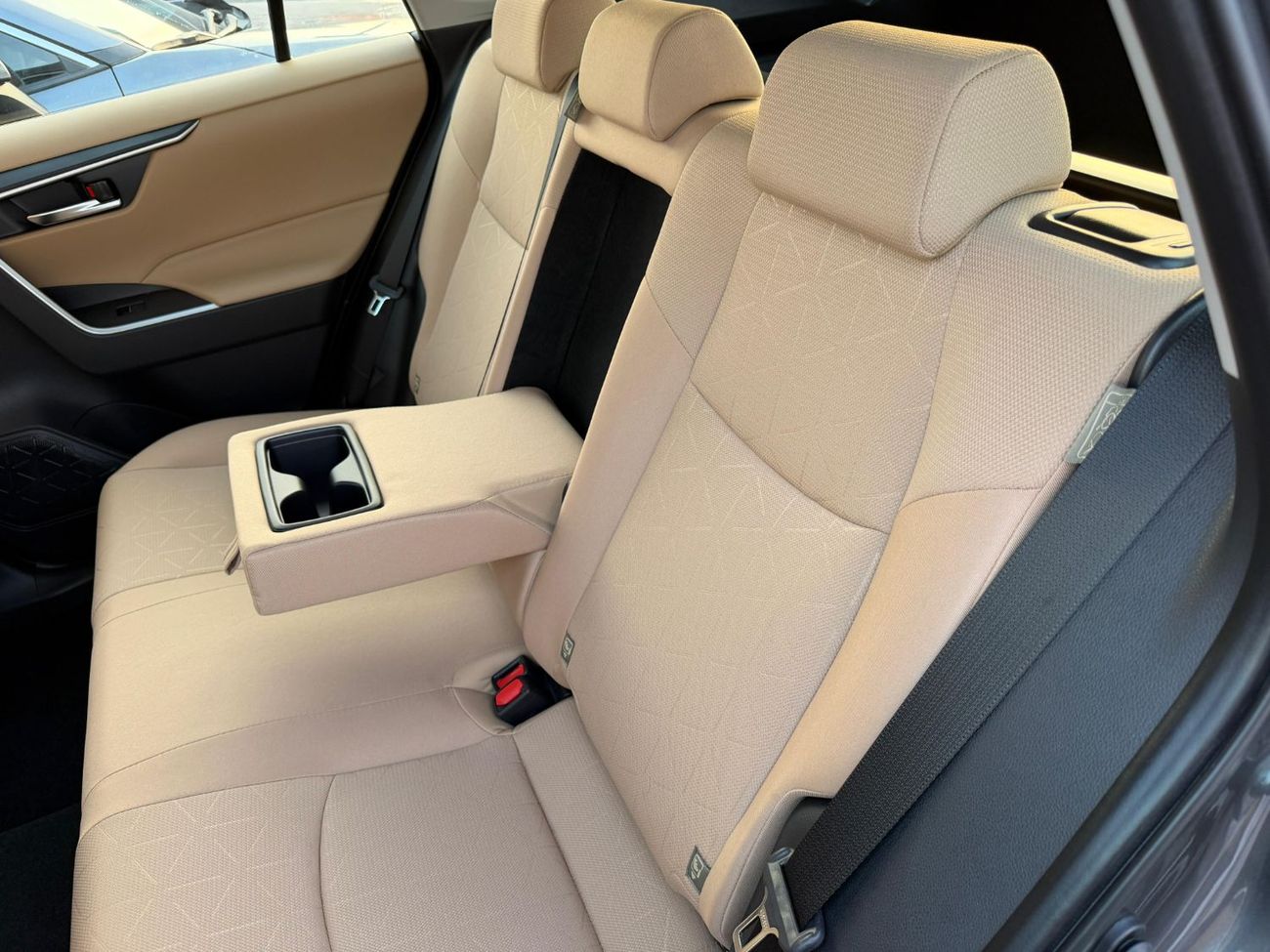 Toyota RAV4 2.5L HEV XLE G AUTOMATIC TRANSMISSION ( FOR RE-EXPORT ONLY )