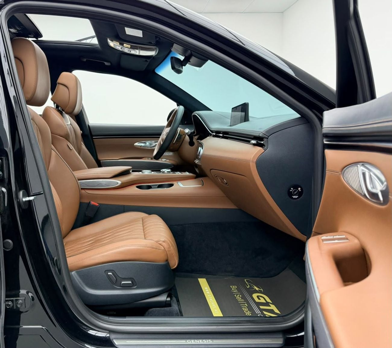 Genesis GV70 PRESTIGE 2023 Genesis GV70 Platinum Sport, 1 Year Unlimited Kilometer Warranty, GCC Specs.