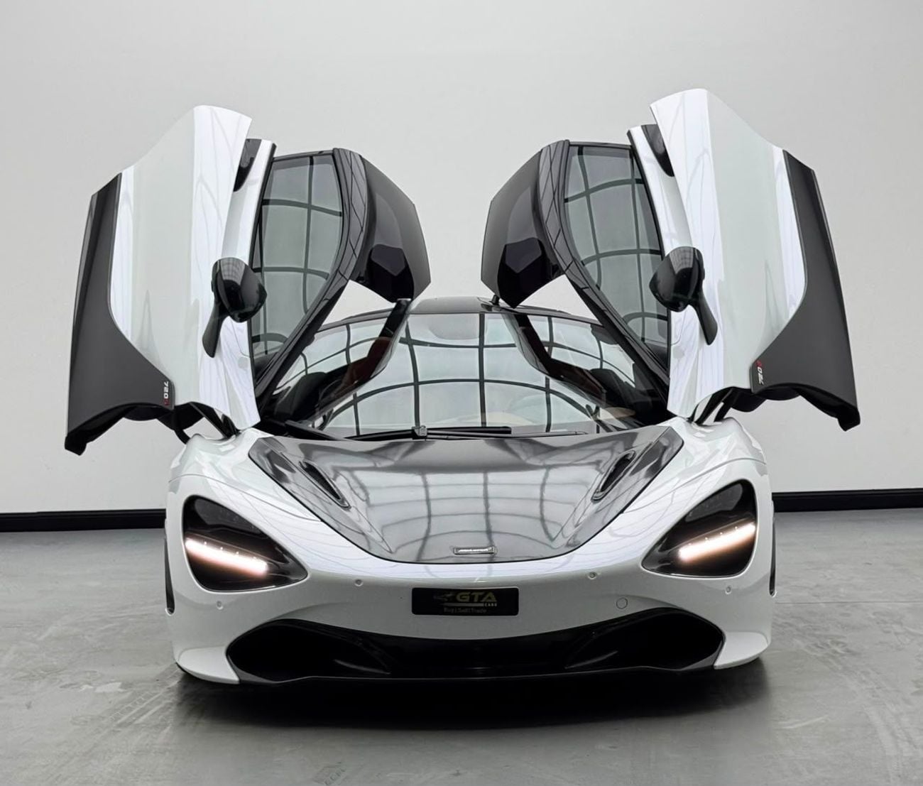 McLaren 720S 2018 McLaren 720s Luxury, Full Service History, Excellent Condition, GCC