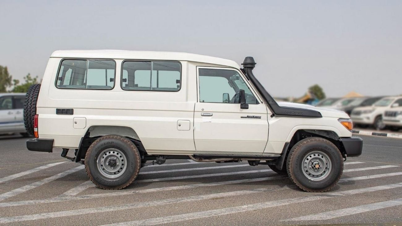 تويوتا لاند كروزر 70 (RHD) TOYOTA LAND CRUISER LC78 4.2D MT MY2023 – WHITE