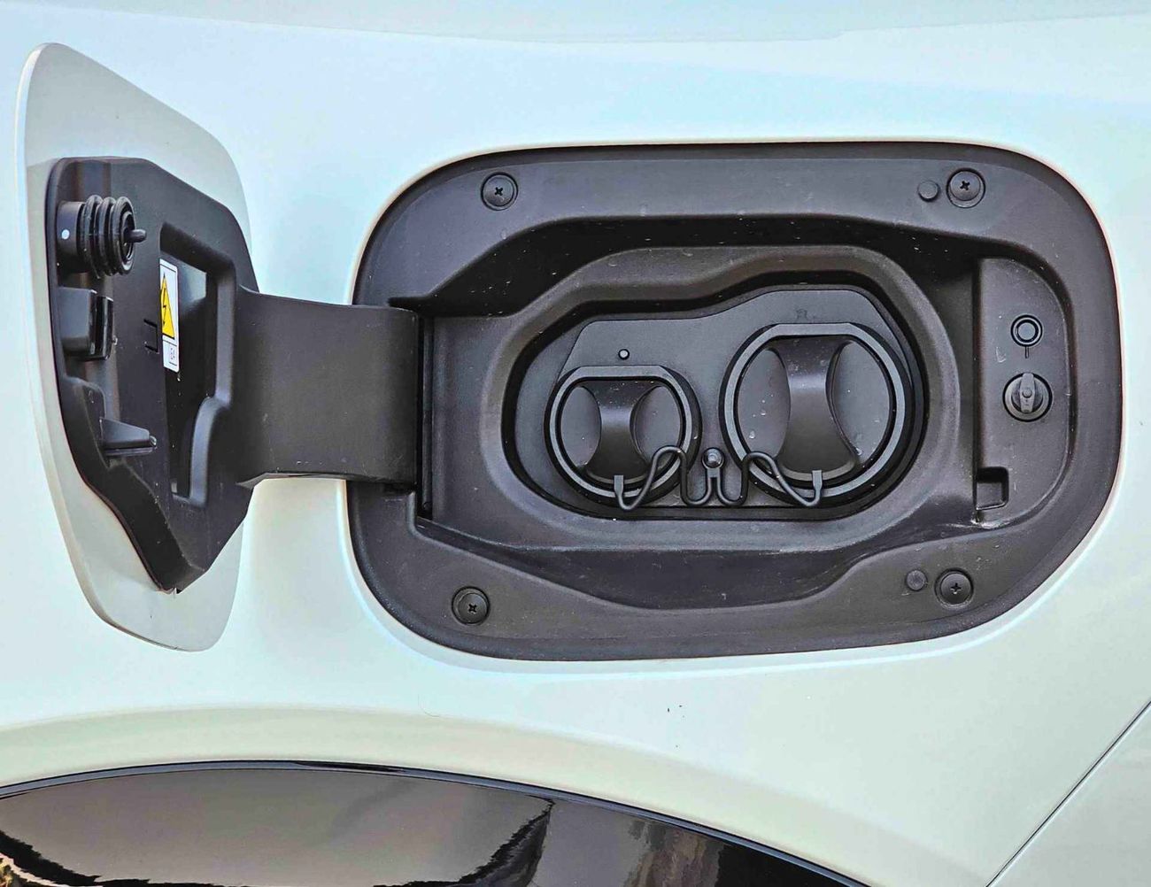 Toyota bZ5 630 MAX KM / ELECTRIC WITH CHARGER / PANORAMIC ROOF, RADAR (CODE # BZ5E)