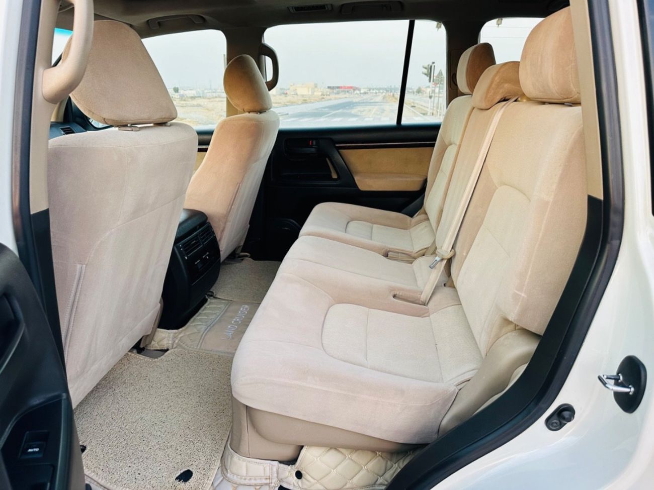 Toyota Land Cruiser MODEL 2010 GCC CAR PERFECT CONDITION INSIDE AND OUTSIDE FULL OPTION SUN ROOF LEATHER SEATS