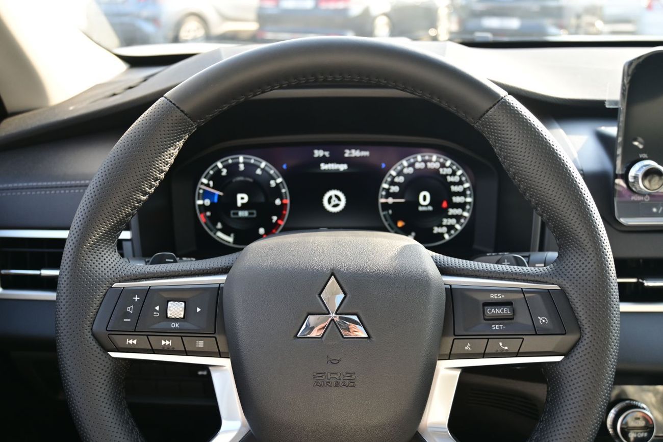 Mitsubishi Outlander Mitsubishi Outlander Hi-Line Plus 2.5L Petrol 4WD, Model 2025, Color Black