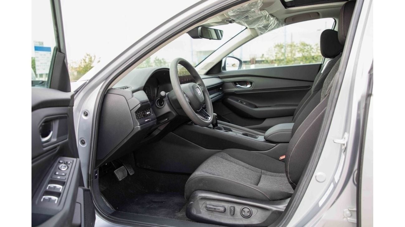 هوندا أكورد هوندا أكورد 2023 1.5T EX - فضي معدني من الداخل أسود