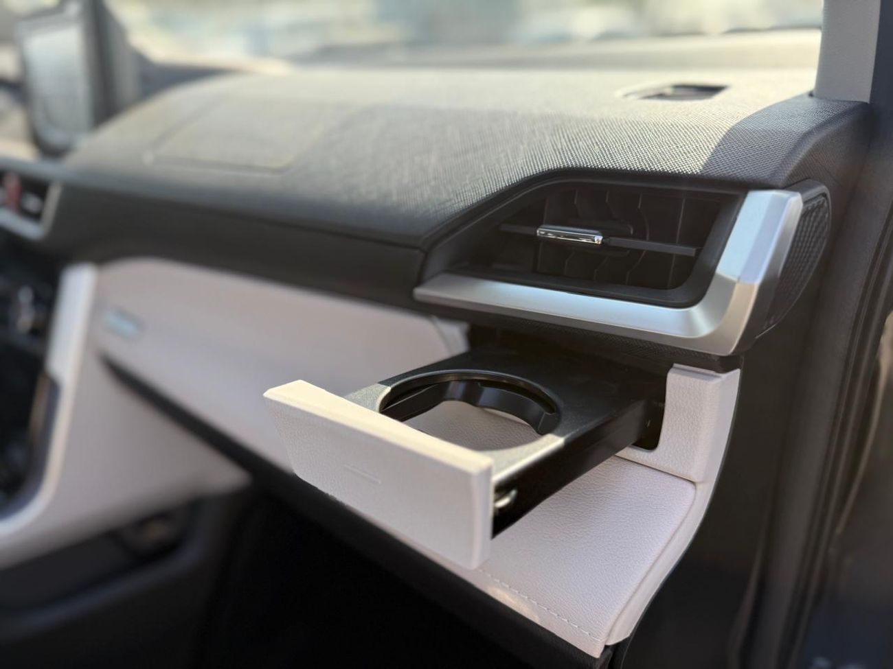 تويوتا فيلوز VELOZ - V Full Option 1.5L 4 Cylinders - 7 Seats 2025 Model