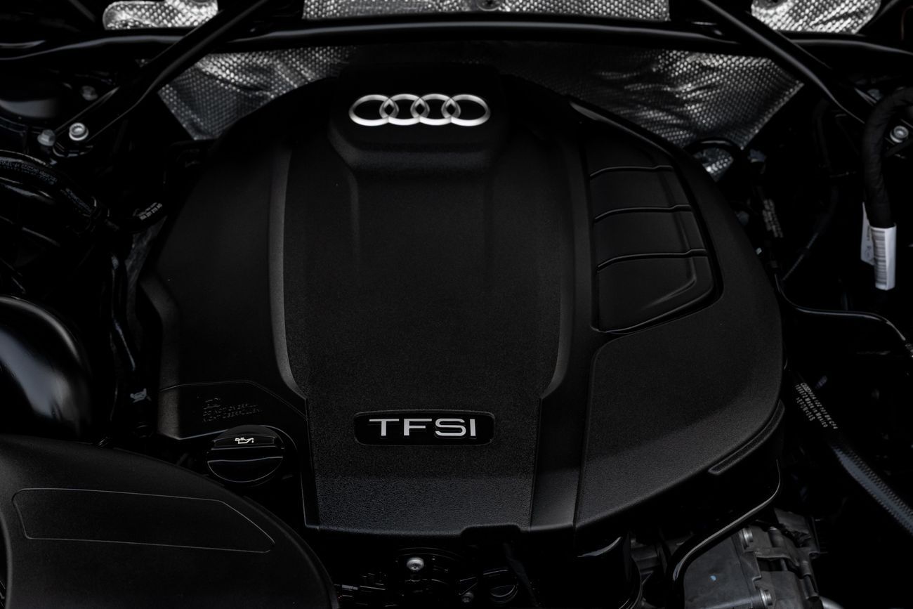 Audi Q5 Q5 S-Line | 3,330 P.M | 0% Downpayment | Audi Q5 S-line | Audi Warranty! | Ramadan Offer!