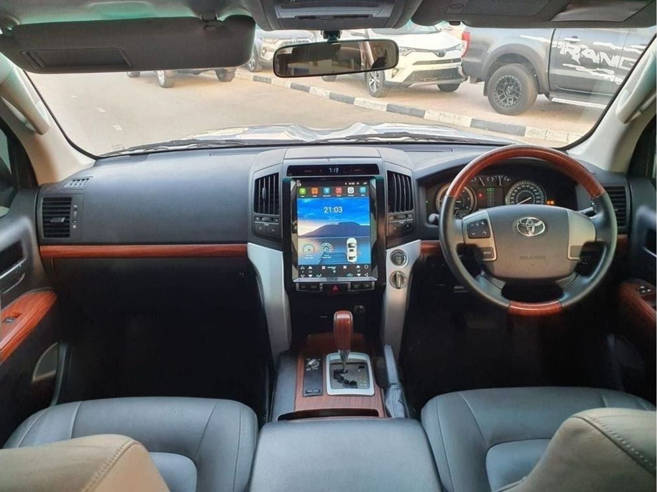 تويوتا لاند كروزر diesel 4.5 liter right hand drive face lift to 2024 model leather seats